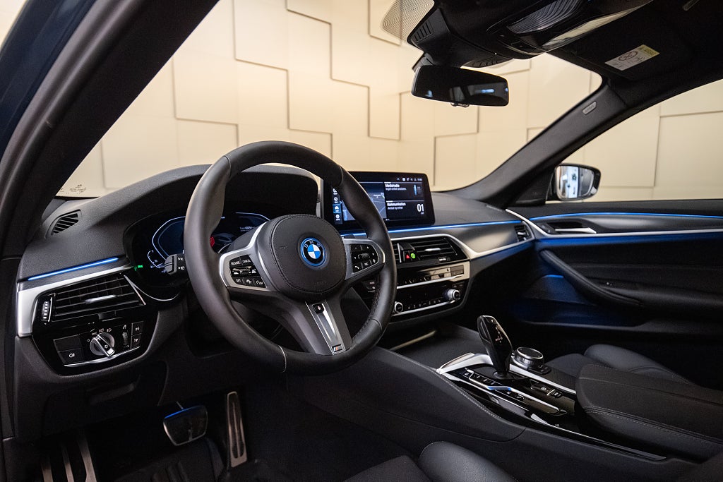 BMW 530e xDrive Touring M Sport / H&K / Drag / Moms