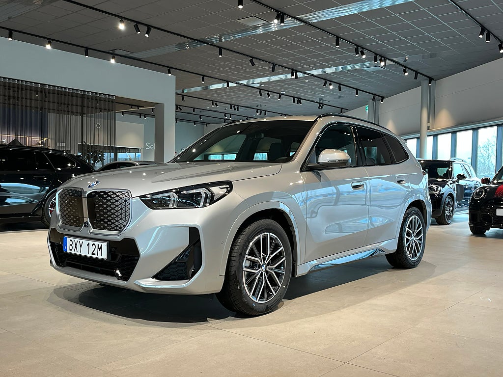 BMW iX1 eDrive20 M Sport Pano DA Plus HK Elstolar HeadUp 4,95% 