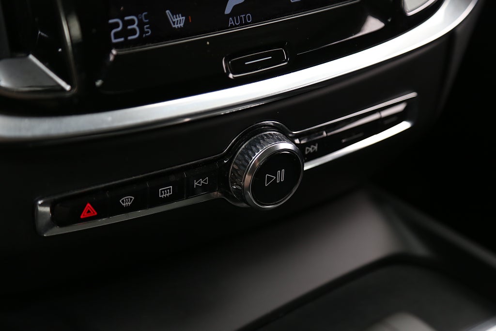 Volvo V60 Cross Country B4 Diesel 197hk Momentum AWD Aut Kamera VOC 2022