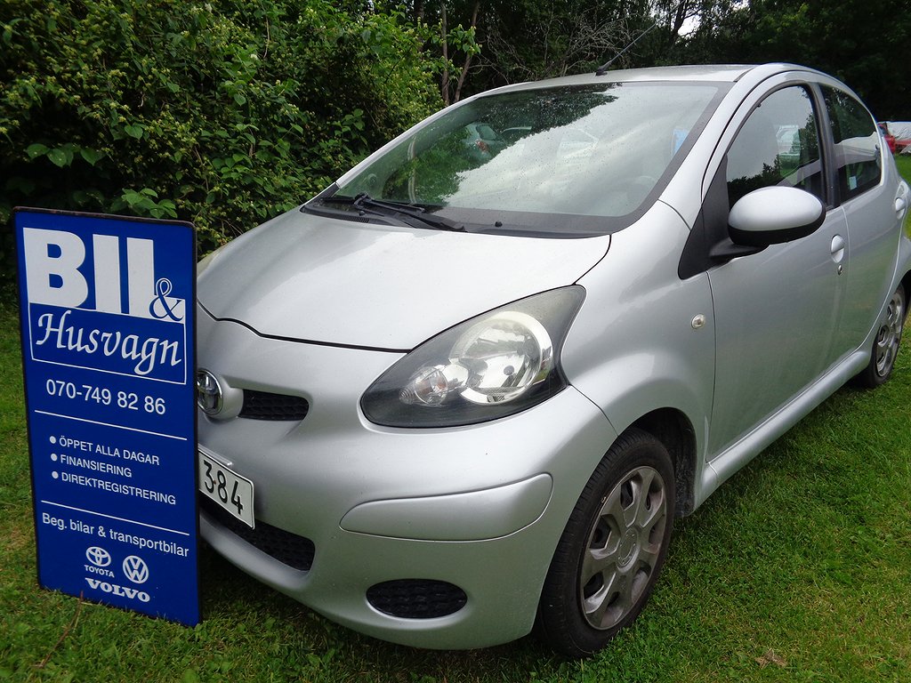 Toyota Aygo 5-D NYBES U.A./NYSERV/AC/ÅRSSK. 360:-