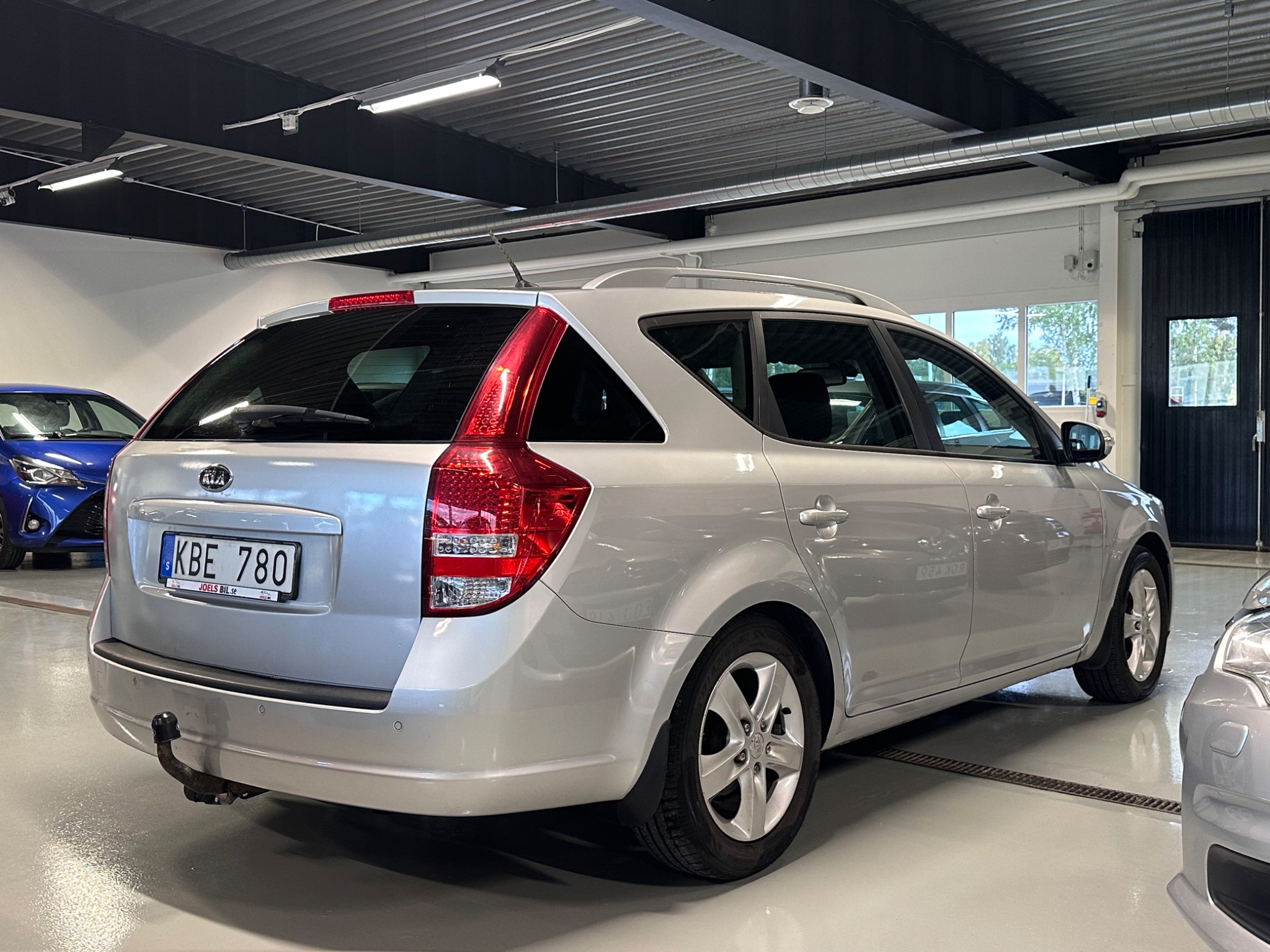 Kia Ceed cee'd_sw 1.6 CVVT EX / Dragkrok 2010, bild 5/10