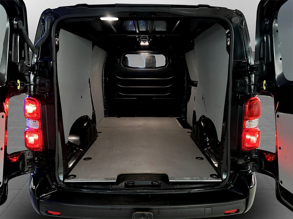 Bild på Peugeot Expert PRO+ 2.0 BHDi 145hk L3 B-KAMERA DRAG