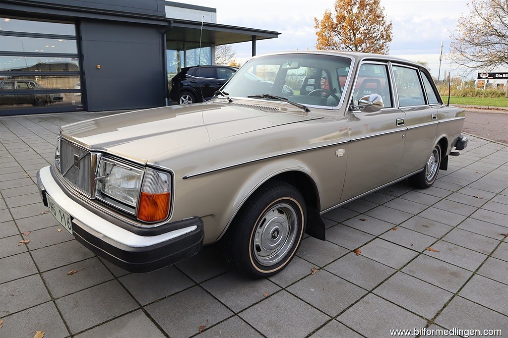 Volvo 264 140hk Taklucka Svensksåld Aut