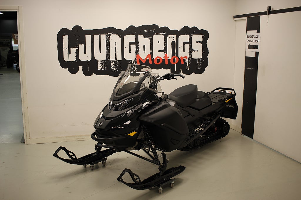 Ski-Doo Renegade Adrenaline 900 ACE 137" 2026 *KÖP NU 