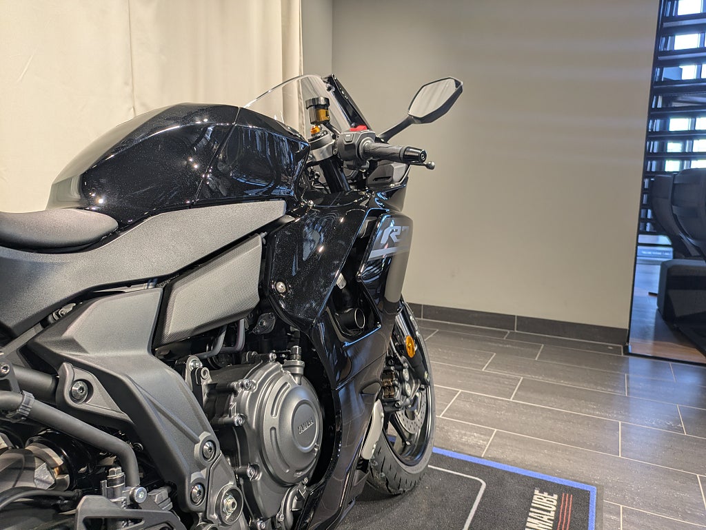 Yamaha YZF-R7 Tech Black / Räntekampanj 3,45% / Omgående lev!