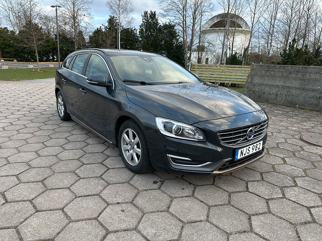 Volvo V60 D4 AWD Geartronic Momentum Nybesiktad Dragkrok