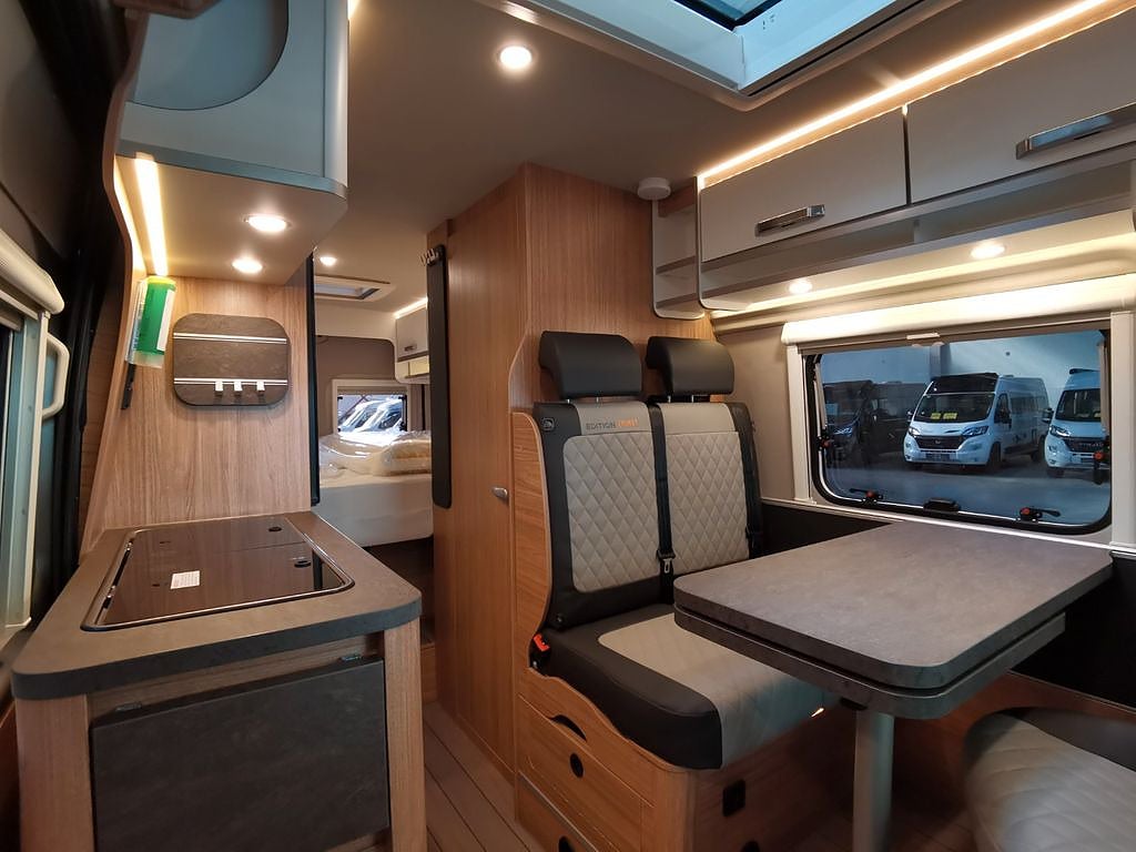 Weinsberg 630  Carabus ME Edition Fire , automat,  långbädd thumbnail