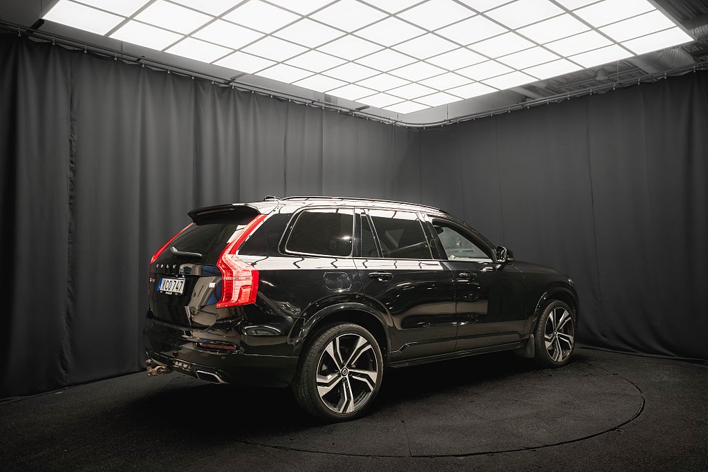 Volvo XC90 Recharge T8 AWD R-Design 7-sits PANO B&W LUFT DRAG MOMS