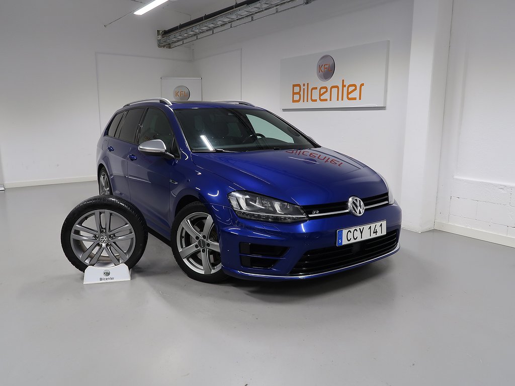 Volkswagen Golf Sportscombi R V-Däck ingår Dynaudio-Pano-Kamera-Carplay-AdaptivF