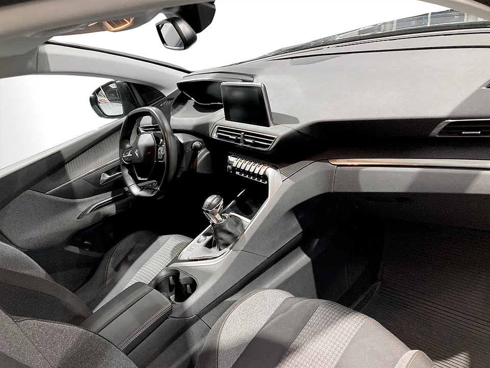 Bild på Peugeot 5008 Active 1.2 PT 130hk - 7-SITS, B-KAMERA