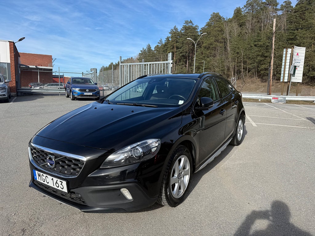 Volvo V40 Cross Country D3 150hk Momentum Panorama Navi Nyservad Välvårdad EU6