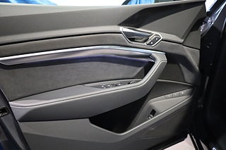 SUV Audi q8-e-tron 22 av 31