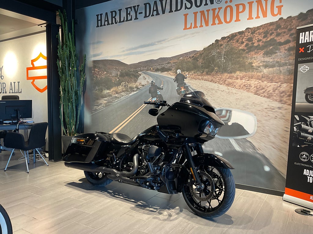 Harley-Davidson Road Glide Special  vi löser transporten 