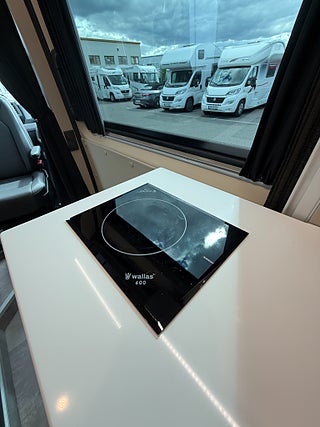 Husbil-halvintegrerad Volkswagen Crafter 177HK AUT (5 bältad) Pop-up tak & soffa/dubbelsäng bak 8 av 21