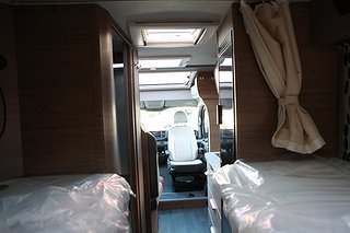Husbil-integrerad Knaus Van Ti 640 12 av 23