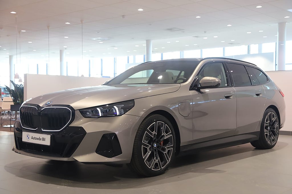 BMW 530e xDrive Touring Bowers & Wilkins // Panorama