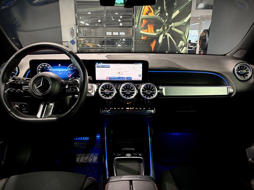 Mercedes-Benz GLB 200 AMG Premium 7sits Värmare Elstolar Drag - bild 13
