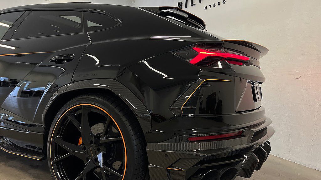 Lamborghini Urus har fått en behandling av Mansory. 