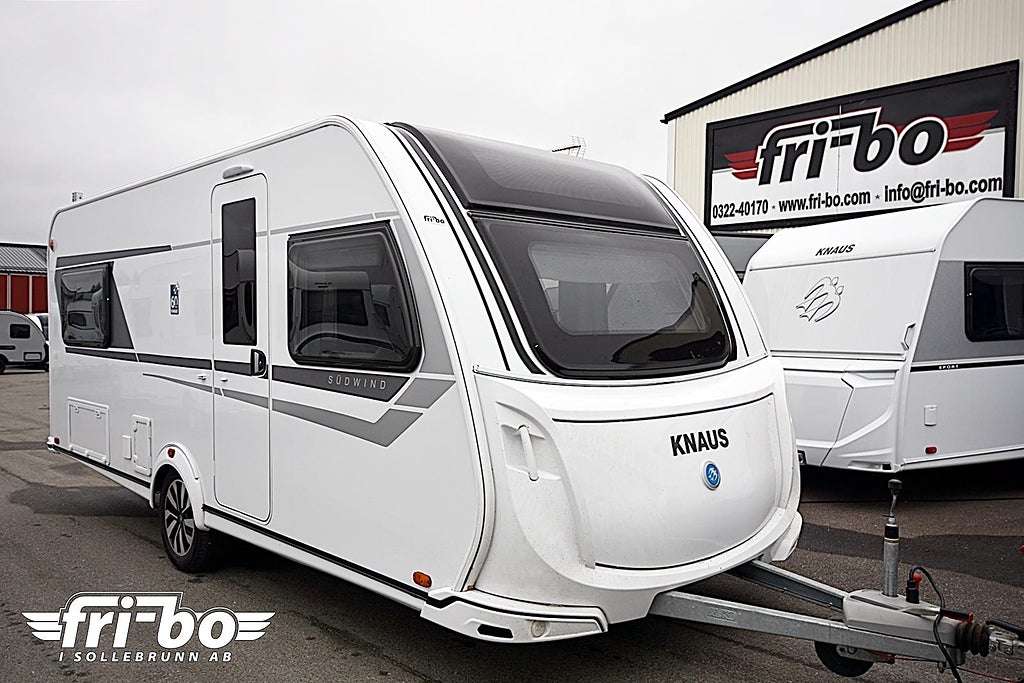 Knaus 540 UE Südwind, Långbäddar