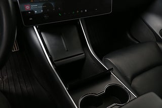 Sedan Tesla Model 3 20 av 27