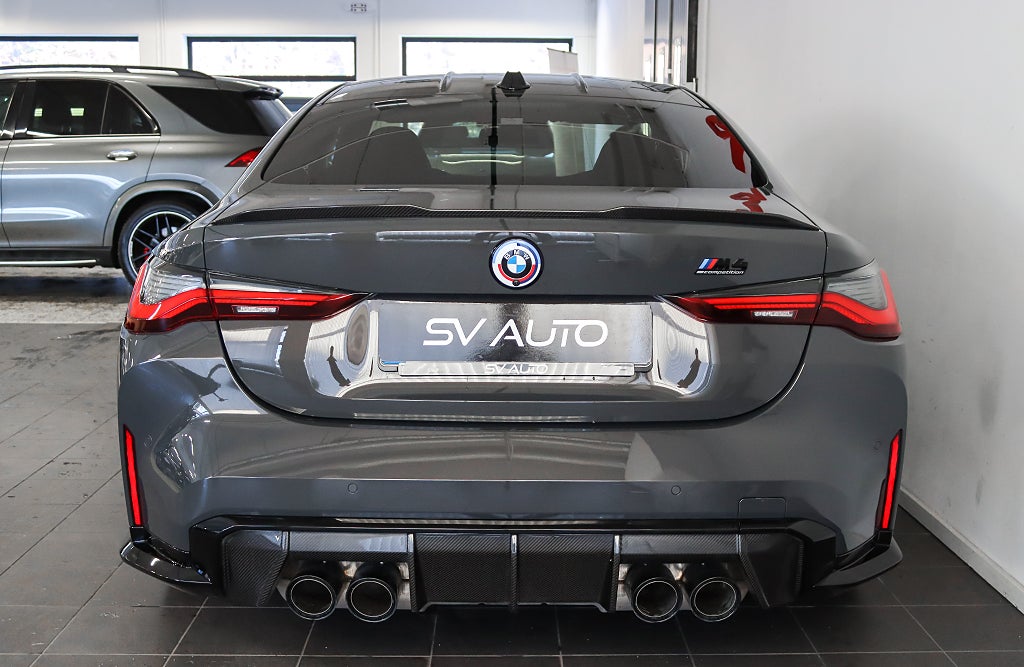 BMW M4 Competition xDrive Coupé Pano Kolfiber H/K ( SE SPEC )