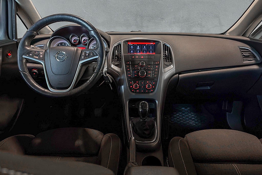 Opel Astra 1.4 Turbo Drive 1-Ägare Välservad 140HK Besiktigad