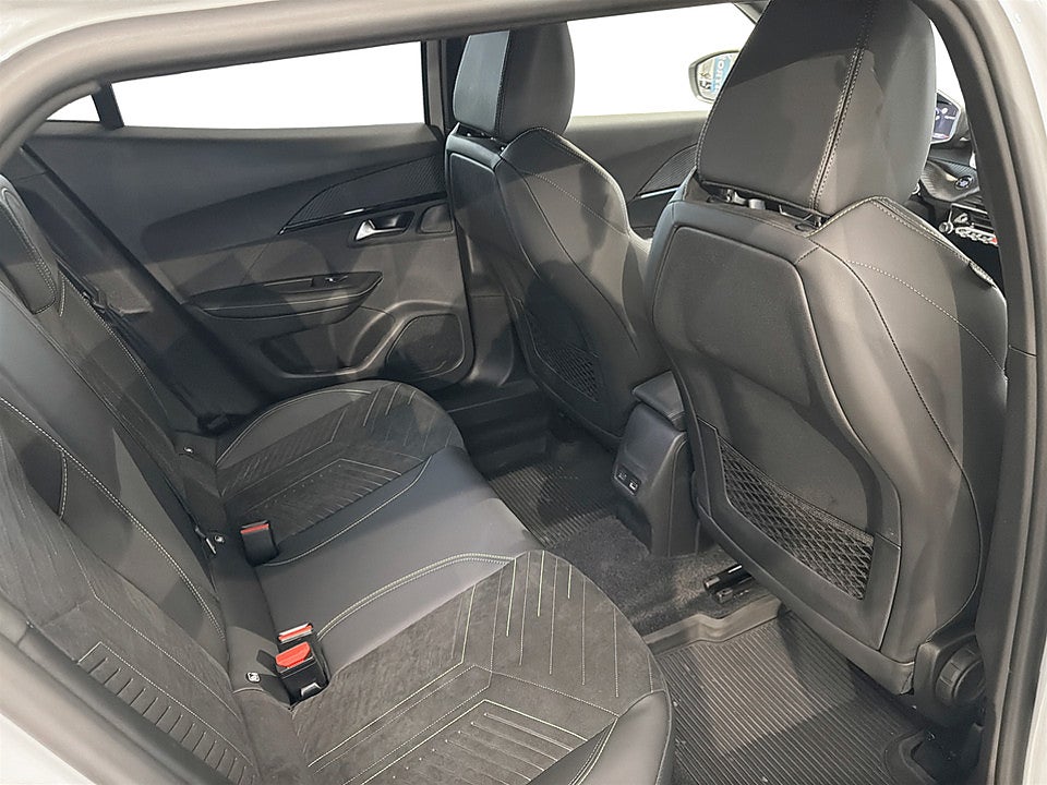 Bild på Peugeot 2008 GT 1.2 PT 130hk Aut B-KAMERA CARPLAY