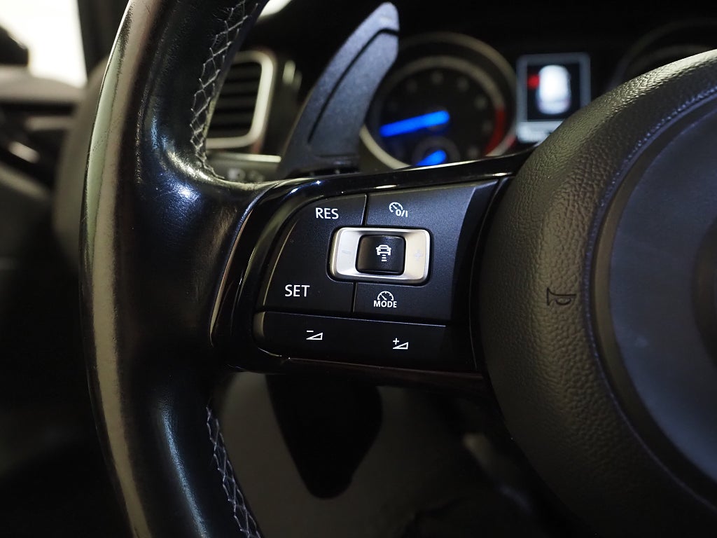 Volkswagen Golf SC R 2.0 TSI 4M 300hk Pano Skinn Dynaudio Keyless Navi 2015