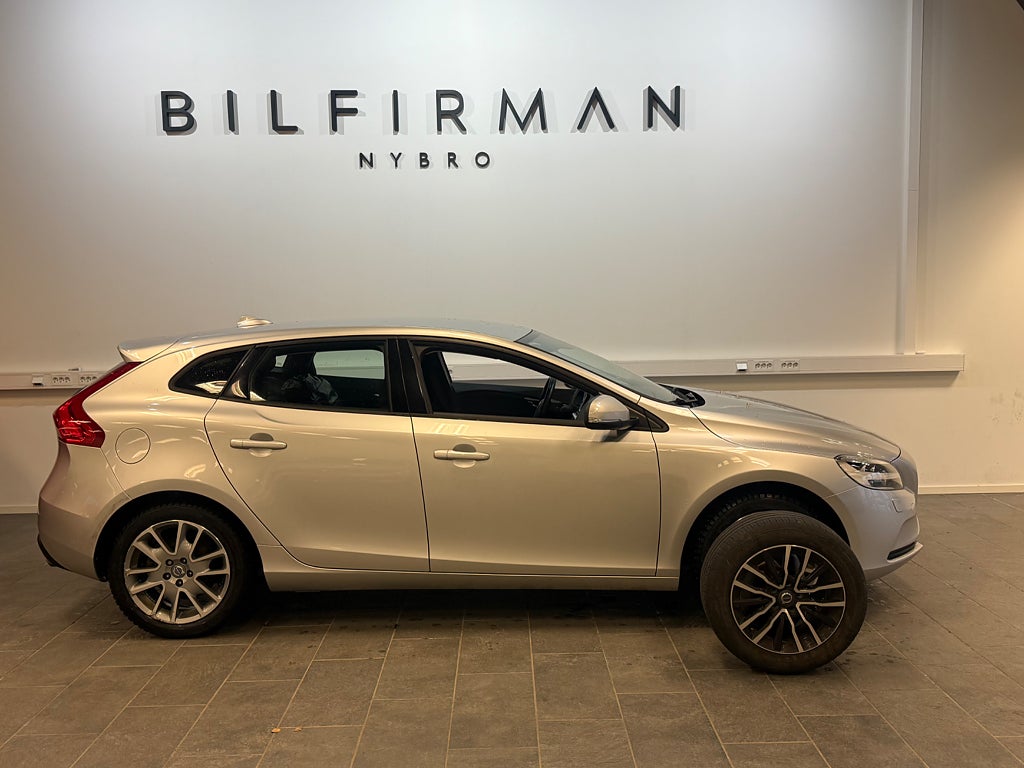Volvo V40 D3 Momentum VOC|DRAGKROK|VÄRMARE