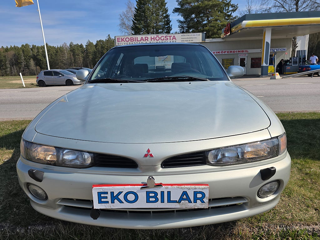 Mitsubishi Galant Halvkombi 2.0 Lågmil, Välskött, Skattefri 
