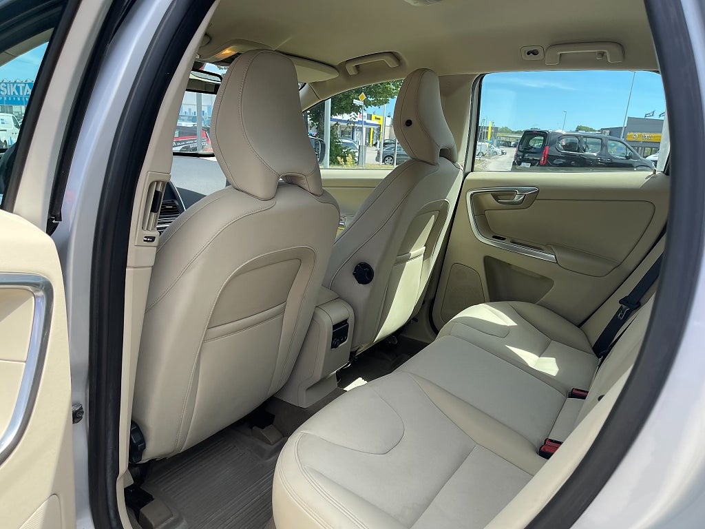 Volvo XC60 D3 Momentum 136 hk dragkrok, NY KAMREM