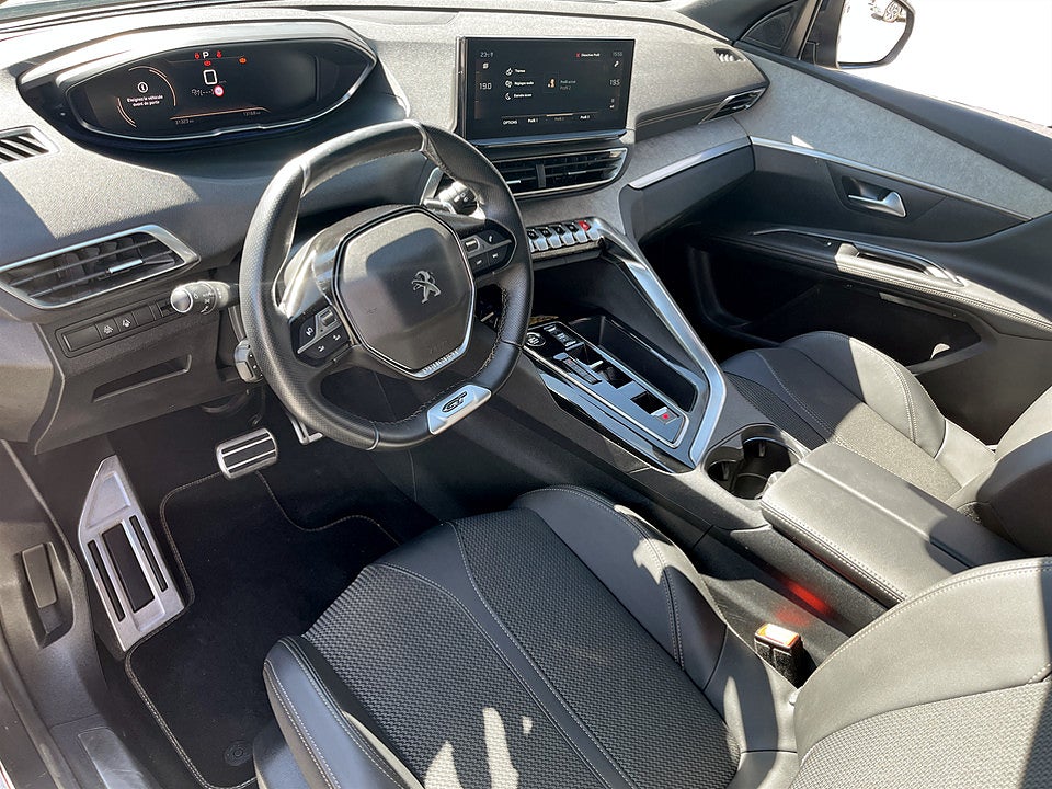 Bild på Peugeot 5008 GT 1.2 PT 130hk Aut 7-SITS B-KAMERA CARPLAY