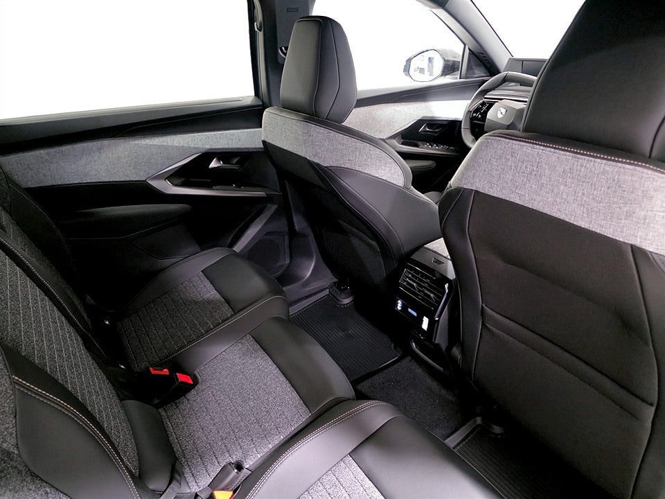 Bild på Peugeot 5008 Allure Hybrid 136hk - DEMO