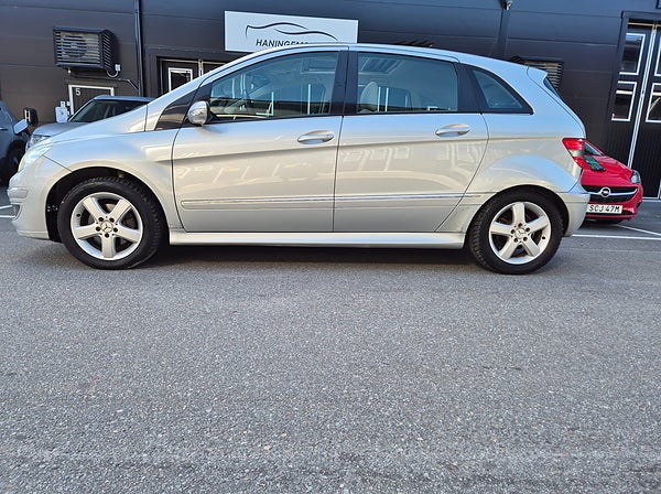 Mercedes-Benz B 200 Automat DRAGKROK PANORAMA till salu hos Haninge Motor