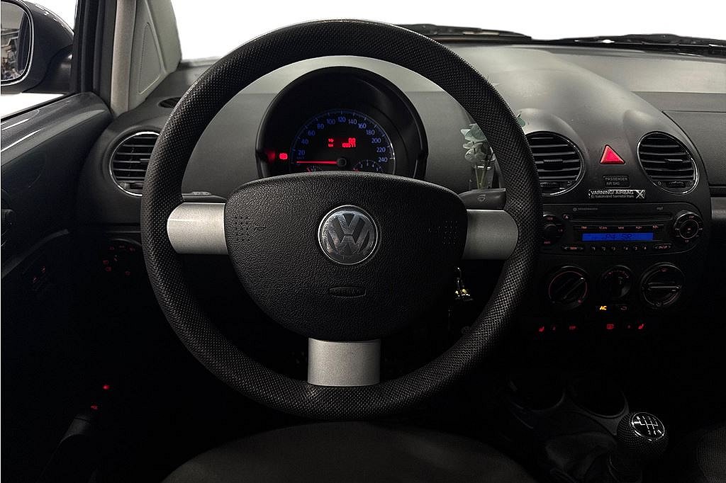 Volkswagen Beetle NEW BEETLE 1,6 NYSERVAD, 3 brukare