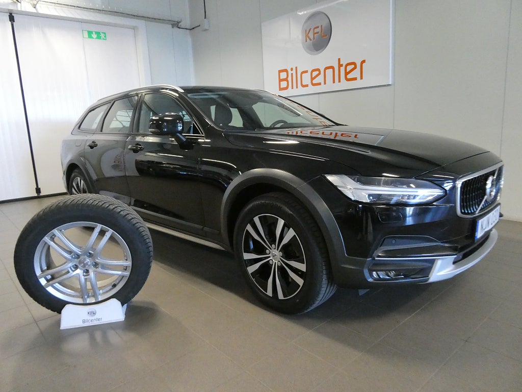 Volvo V90 Cross Country D4 AWD Aut-Drag-Värmare-VOC-Carplay SoV Kamrem bytt
