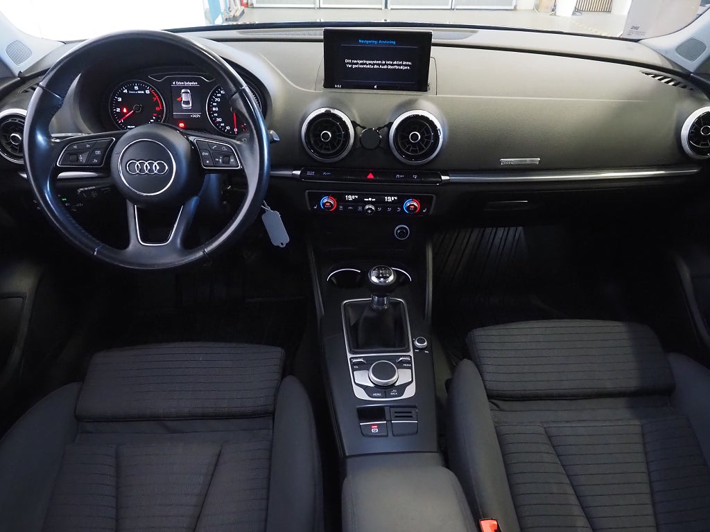 Audi A3 Sedan 1.0 TFSI Comfort Motorvärmare Optikpaket PDC 2017