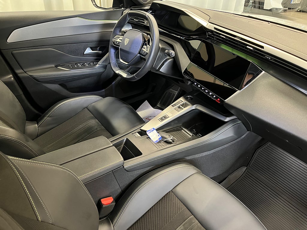 Peugeot 308 GT 1.2 PureTech 130 Aut thumbnail