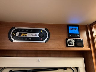 Husbil-integrerad LMC Grand Explorer I800 AUT 180HK 23 av 27