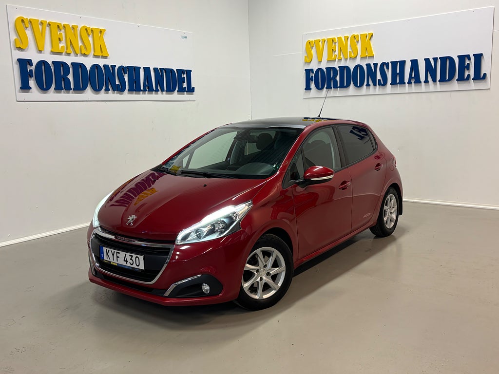 Peugeot 208 5-dörrar 1.2 PureTech Dragkrok Panorama Årsskatt 360kr