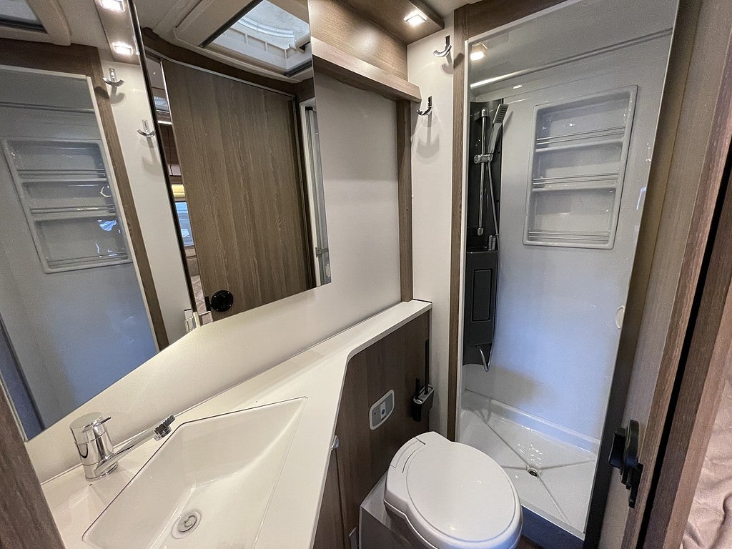 Kabe Classic 740 LXL /ALDE / AC-bodel / Solcell / Automat / - Kabe