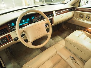 Sedan Cadillac De 15 av 27