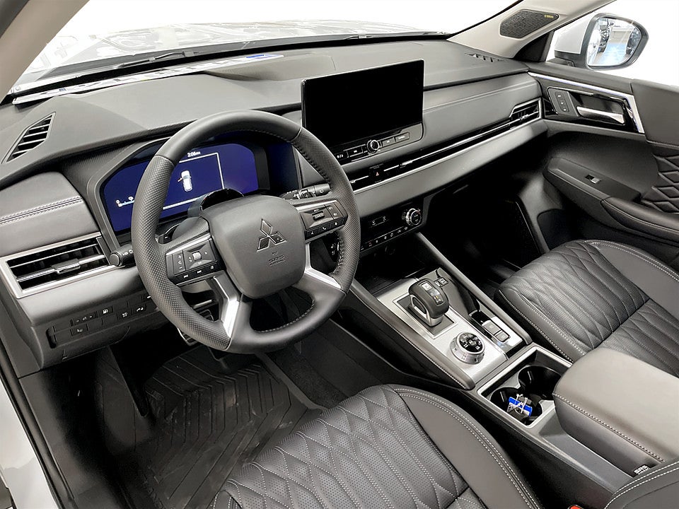 Bild på Mitsubishi Outlander Instyle PHEV 4WD - OMGÅENDE LEVERANS!