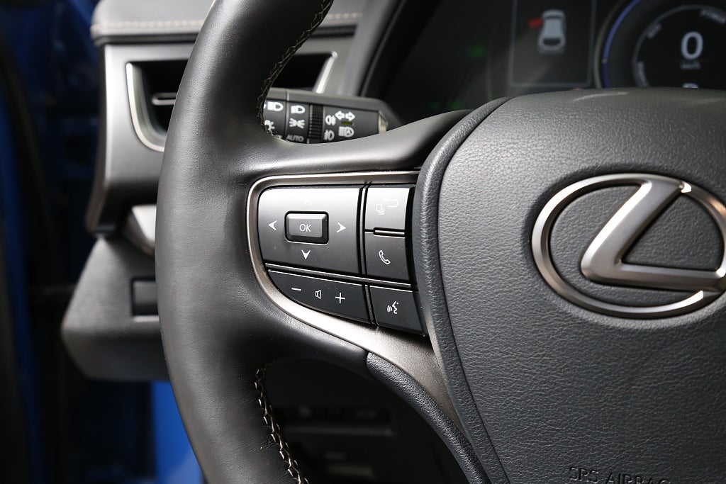 Lexus UX 250h E-Four 184hk Premium AWD Aut Teknik-paket Taklucka 2021