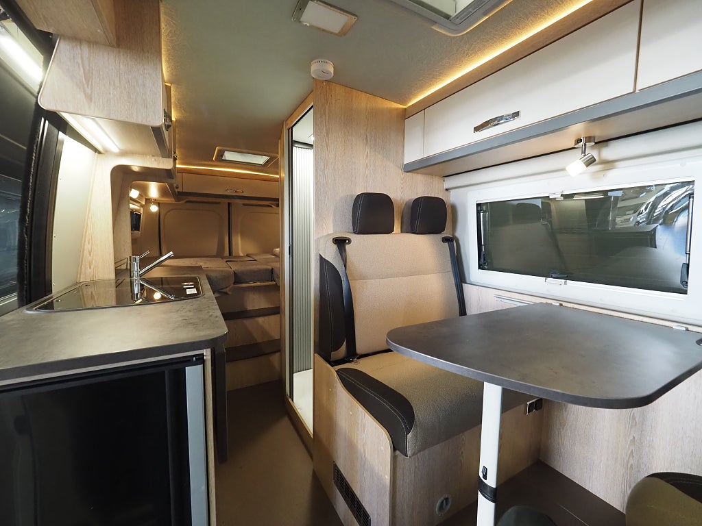 Pössl Summit 640 Långbädd Backkamera Markis Plåtis 2023