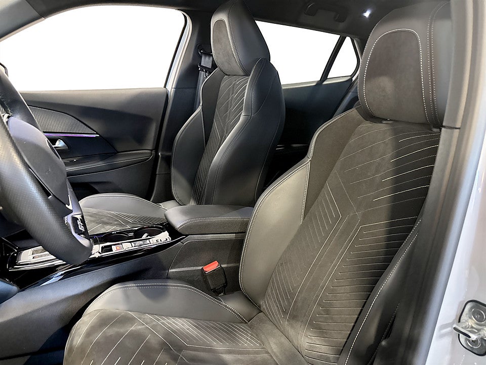 Bild på Peugeot 2008 GT 1.2 PT 130hk Aut B-KAMERA CARPLAY