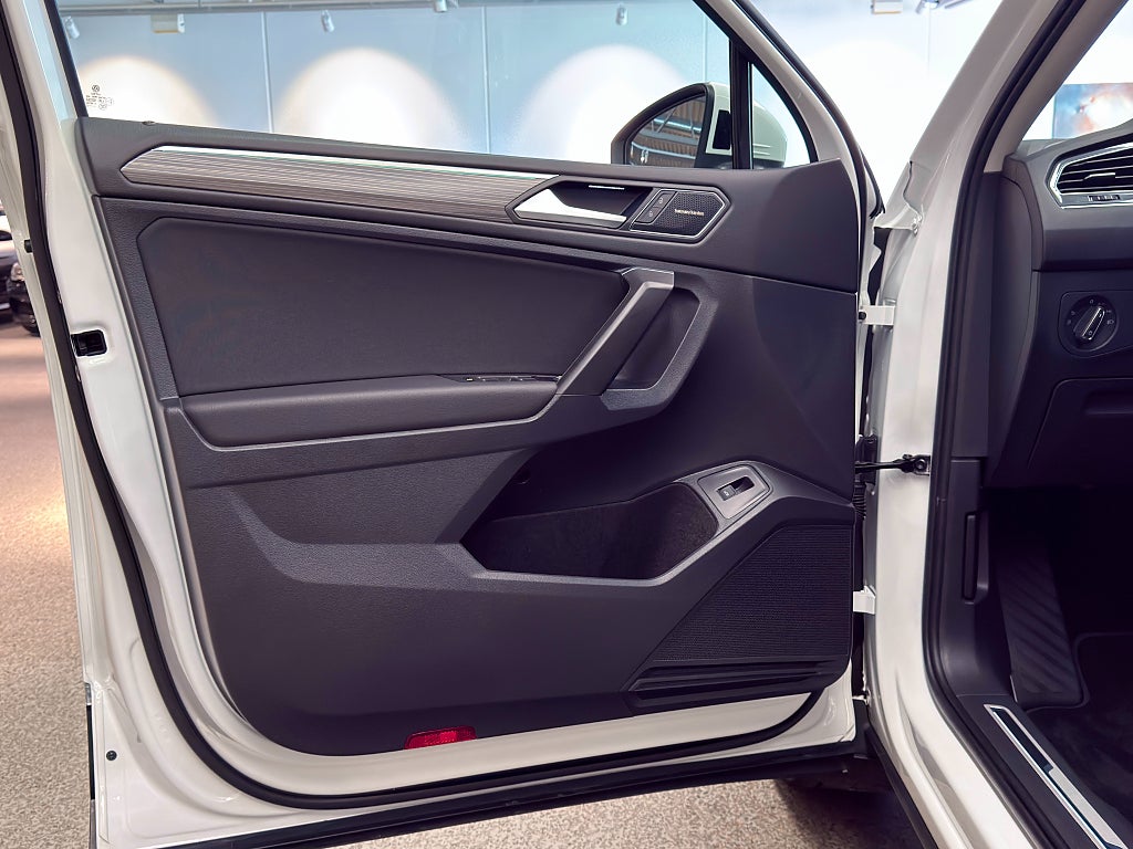 Volkswagen Tiguan Allspace 7-sits 2.0 TDI 200hk 4M |Elegance|Drag|Värmare