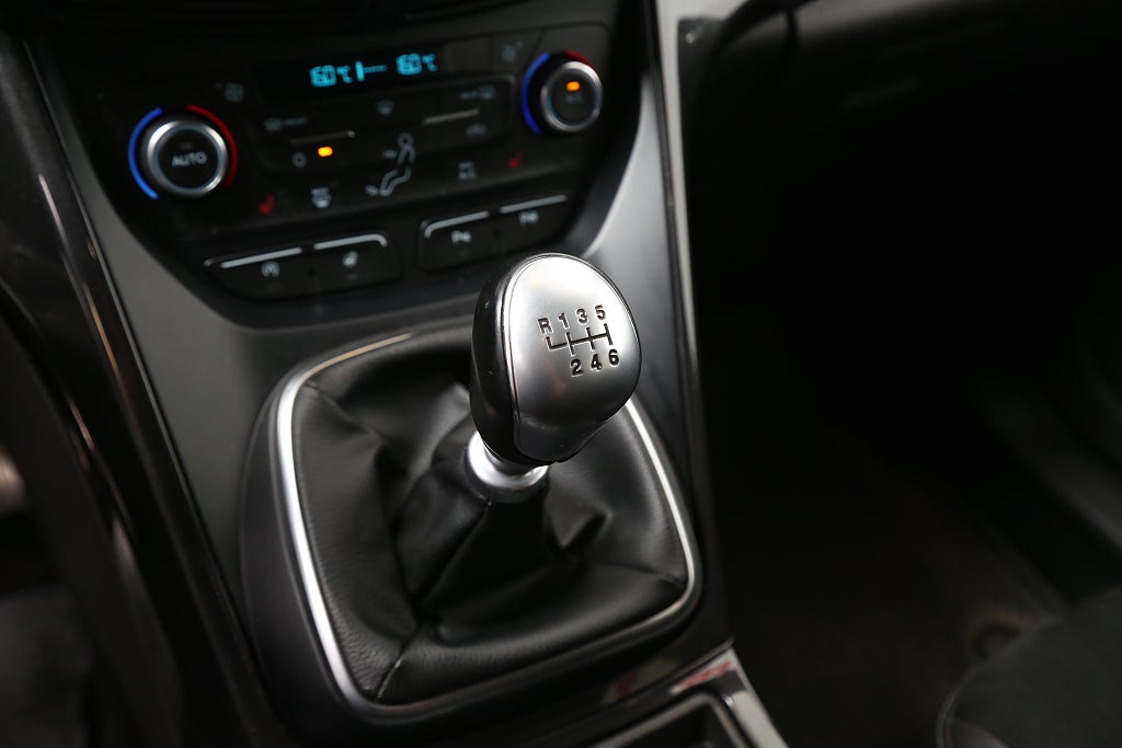 Ford Kuga 1,5 EcoBoost ST-Line 150hk Drag Nybytt K-rem 2017