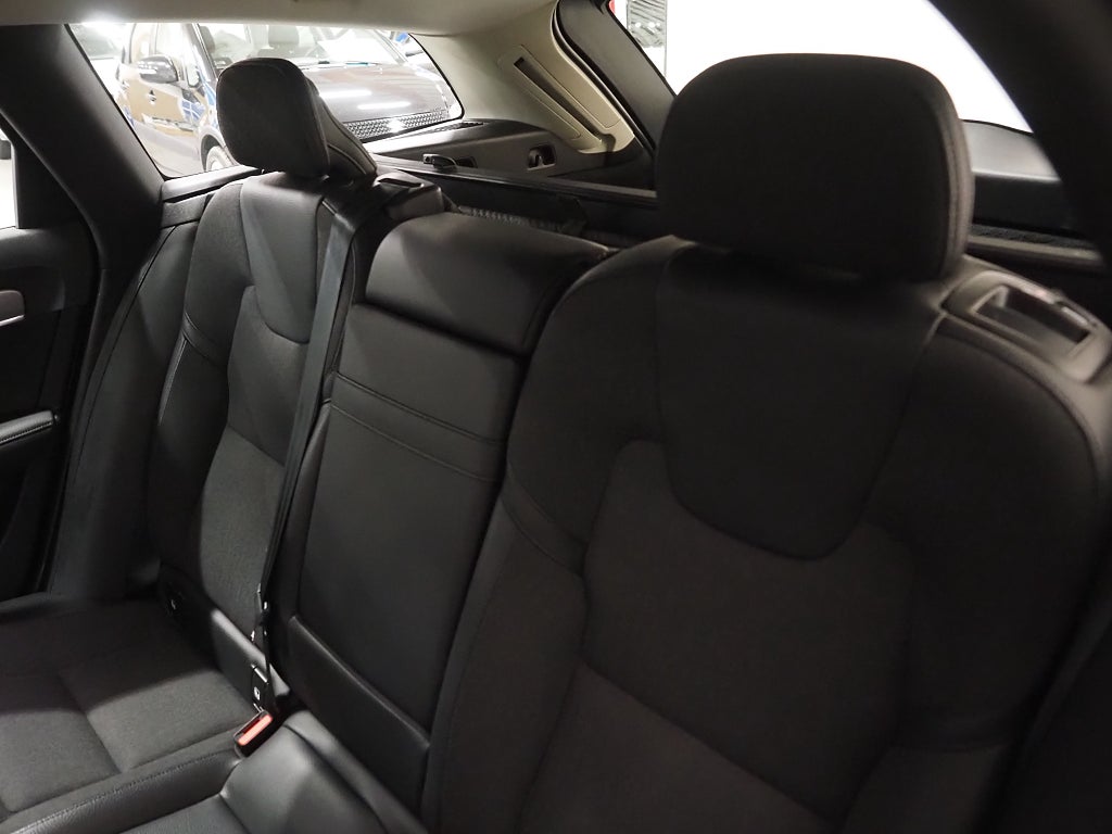 Volvo V90 D4 Aut Momentum Drag Kamera Navi D-Värm 2020