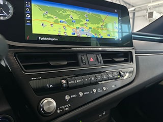 Lexus ES 300h 2.5 E-CVT Limited Edition S&V-hjul/Taklucka/Kamera – bild 20
